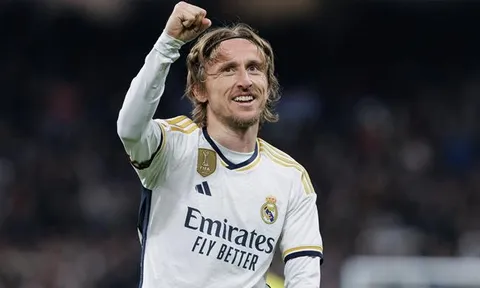 Modric lập liền hai kỷ lục