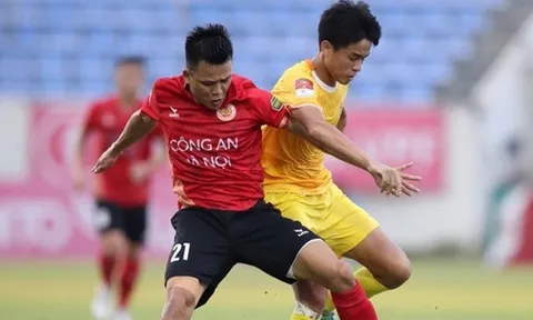 Văn Thanh nhận thẻ đỏ, CAHN gục ngã trước Quảng Nam