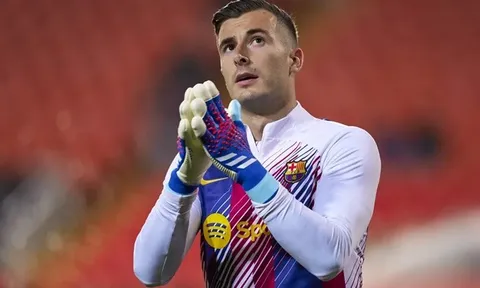 Barca chốt tương lai kép phụ tài năng