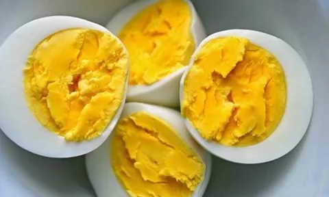 5 người nên thường xuyên ăn trứng luộc vào bữa trưa
