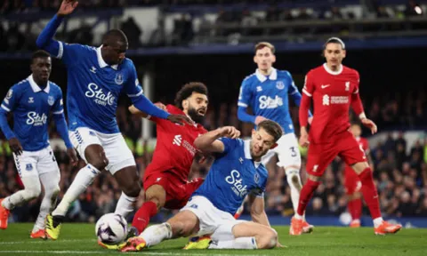 Tử địa Goodison Park khiến Liverpool buông súng đầu hàng