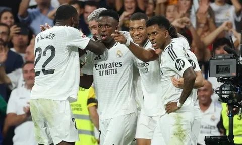 Ancelotti khen ngợi hành động đẳng cấp của Vinicius đối với Mbappe
