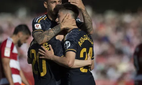 Joselu ca ngợi cầu thủ kim cương của Real