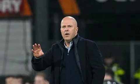 Arne Slot phá vỡ im lặng về tin đồn thay Jurgen Klopp