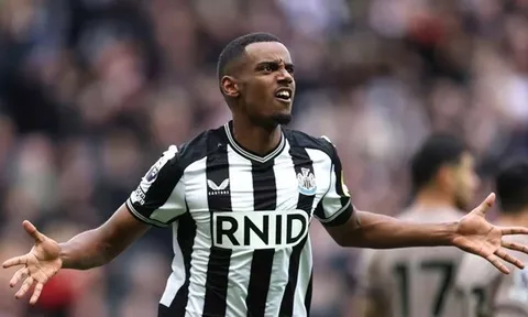 Arsenal chán chường khi nghe tin về Isak