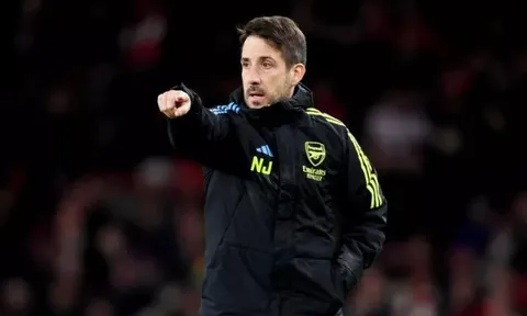 Arsenal cho Tottenham sáng mắt