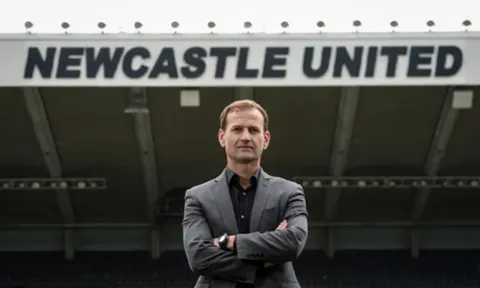 Newcastle có động thái, Man Utd rất gần Giám đốc thể thao mới