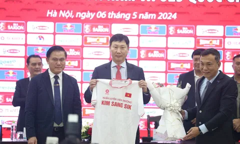 Báo Thái Lan đánh giá HLV Kim Sang-sik cao hơn thầy Park