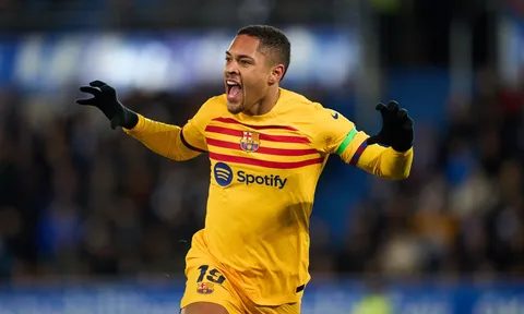 Barca chuẩn bị ra quyết định về tương lai thần đồng