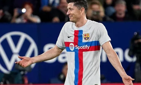 Barca muốn đẩy Lewandowski sang Saudi Pro League