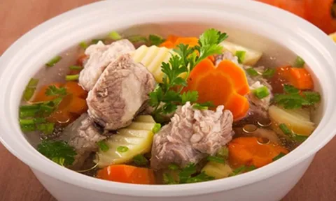 Cách nấu canh sườn non ngon tại nhà mềm tan