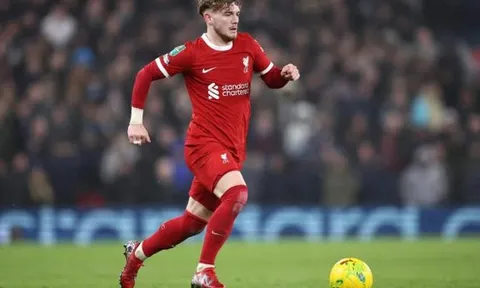 Cầu thủ 20 tuổi khiến Klopp phải đứng dậy vỗ tay tán thưởng