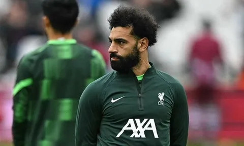 Chưa đến Liverpool, Slot đã nhận thấy bài toán hóc búa