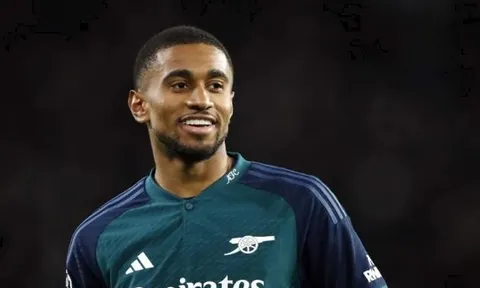 Chuyên gia khuyên 'người thay thế Saka' rời Arsenal