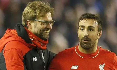 Cựu hậu vệ Liverpool đáp trả lời chỉ trích của HLV Klopp