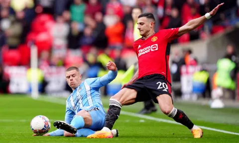 M.U thắng nghẹt thở, De Gea ca ngợi 1 cầu thủ là 'quái vật'