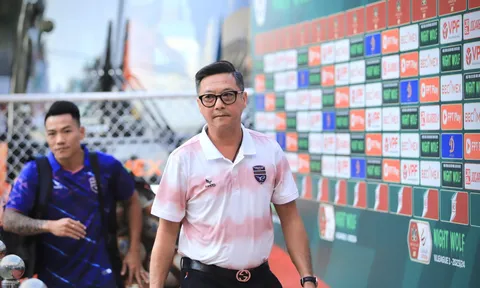 Dẫn đầu BXH, HLV V-League nêu lý do không ăn mừng trên sân