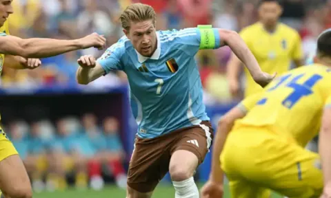 De Bruyne chửi thẳng mặt phóng viên "ngu ngốc" trong buổi họp báo