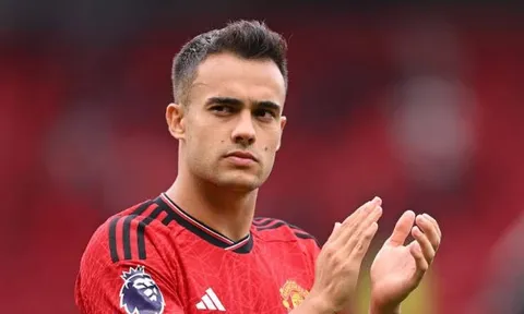 Dortmund khiến Man United đau đầu
