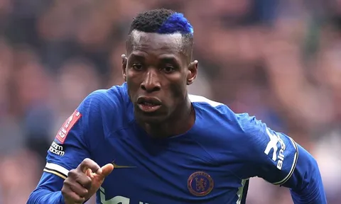 Drogba ủng hộ “tội đồ” Chelsea