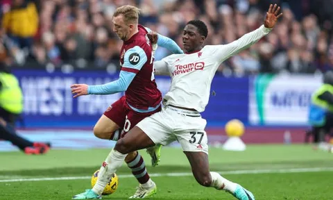 Mắc sai lầm, Mainoo vẫn "out trình" trước West Ham