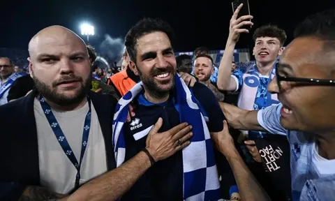 Fabregas vỡ òa vì chiến tích lịch sử sau 21 năm