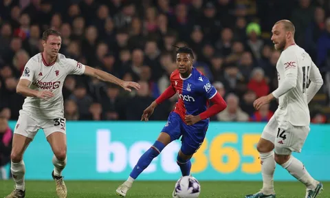 'Man Utd đã sụp đổ, cả đội bị trêu đùa'