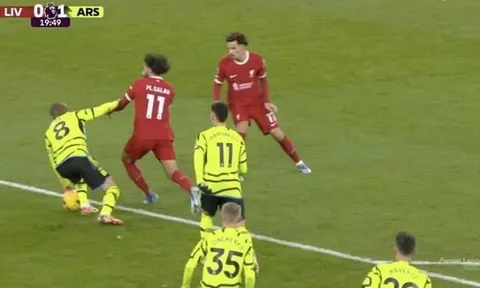 VAR và trọng tài lại mang đến nỗi ám ảnh cho Liverpool