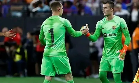Inaki Pena: Cơn đau đầu dễ chịu của Barcelona