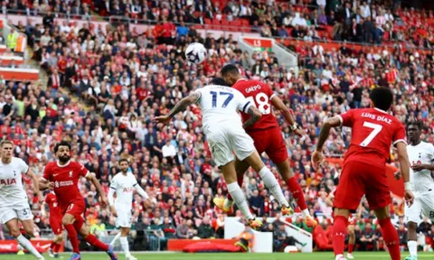 Emerson Royal chơi tệ hại trước Liverpool