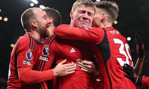 CHÍNH THỨC! Man Utd đón hung tin từ Hojlund