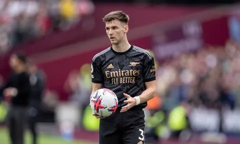 Người thừa Arsenal bi quan về tương lai