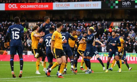 Thủ môn nhận thẻ dù không ra sân, Chelsea chuẩn bị chịu phạt