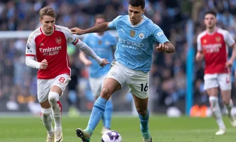 Sao Man City "mỉa mai" Arsenal