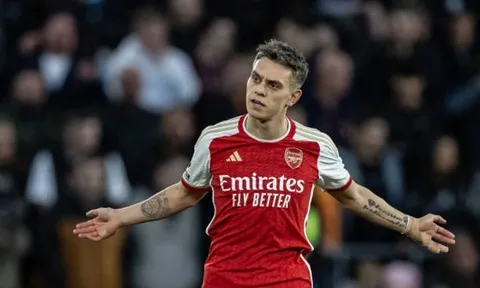 Arsenal giành chiến thắng, Leandro Trossard vẫn không vui