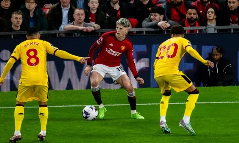 Ten Hag đã biết sai với Garnacho