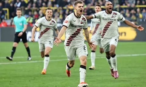 Lại là "Xabi time", Leverkusen thoát hiểm trong gang tấc