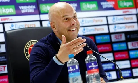 Arne Slot muốn trò chuyện với Jurgen Klopp