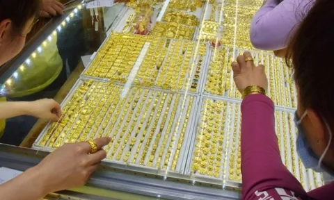 Giá vàng hôm nay 24/4: Lao dốc hơn 20 triệu đồng/lượng từ đỉnh gây sốc
