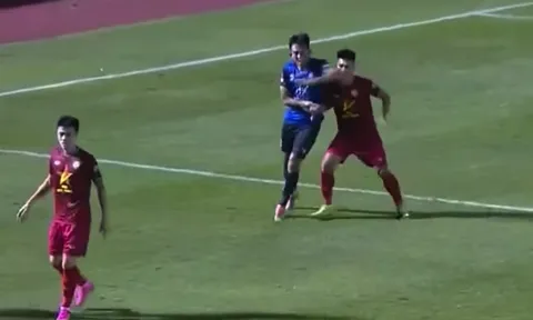 Giật chỏ thẳng mặt, hậu vệ V-League vẫn thoát án phạt