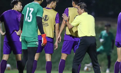 "Giờ khó có ai như bầu Đức, đôn cả lứa 19 tuổi lên đá V-League"