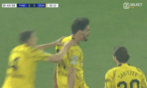 'PSG bỏ lỡ khó tin, sút trúng cột dọc rồi bị Dortmund ghi bàn'