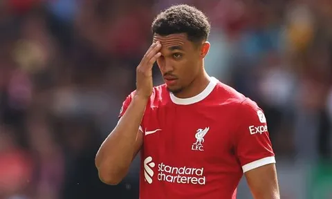 HLV Arne Slot cần làm gì để cải thiện hàng thủ của Liverpool?