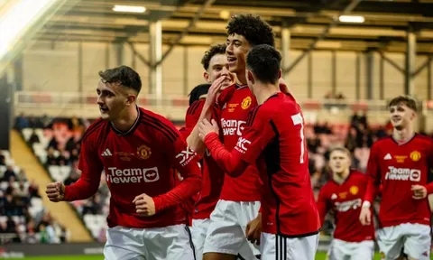Hạ đẹp Man City, bầy trẻ Quỷ đỏ lên đỉnh nước Anh