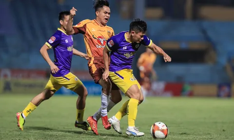 HAGL bị tố chơi bạo lực, HLV Hà Nội nói gì?