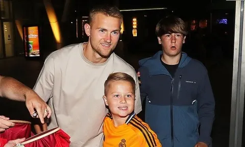 Hai tân binh tiếp theo của Man Utd đi ăn tối ở Manchester