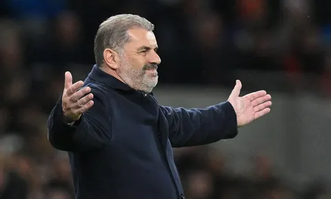 HLV Tottenham: “Trận đấu dường như không có trọng tài”