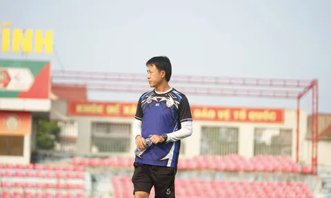 HLV V-League: "Chúng tôi đều là người lớn cả rồi"
