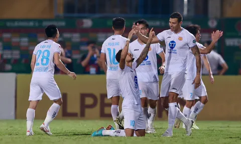 HLV V-League than thở: "Tháng 5 chúng tôi đá đến 8 trận, trung bình 4 ngày/trận"