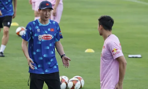 Dùng ‘đắc nhân tâm’, HLV Kim Sang-sik ra quyết định bất ngờ